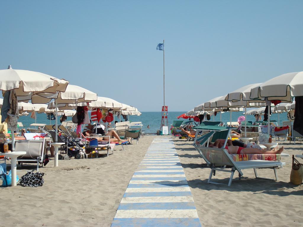 Residence Condominio Roma Eraclea Mare Bagian luar foto
